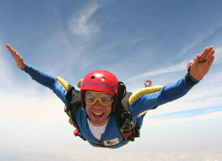 Pierwszy skok ze spadochronem - od czego zacząć?