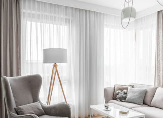Firany do kuchni, salonu, sypialni – 5 pomysłów na aranżację okien