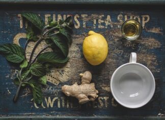 Ile trzymać miód na włosach?