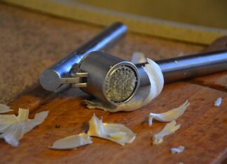 Czy powinno się wyciskać zaskórniki?