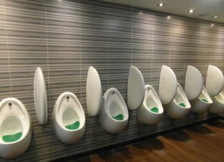 Co daje moczenie nóg w wodzie z szarym mydłem?