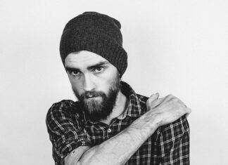 W jakim wieku ma się pełny zarost?