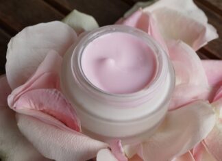 Jak poprawnie nakładać serum na twarz? Jak poprawnie nakładać serum na twarz?